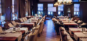 dining on a cruise