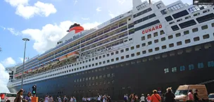 Cunard_Cruise_Tips A large cruise ship named Queen Mary 2 sailing on the open sea.