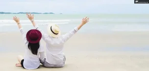 Europe couple with sun hats