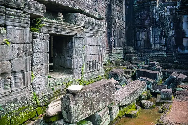 The ruins of a castle can be seen in the distance