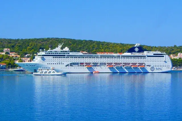 Images of cruises on Greek islands, cruises on Greek islands, blue water images