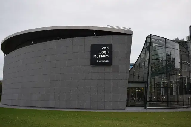 Image of the architecture of the Museum Van Gogh