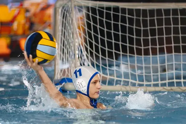 Player with equipment who is a medium shot in water polo