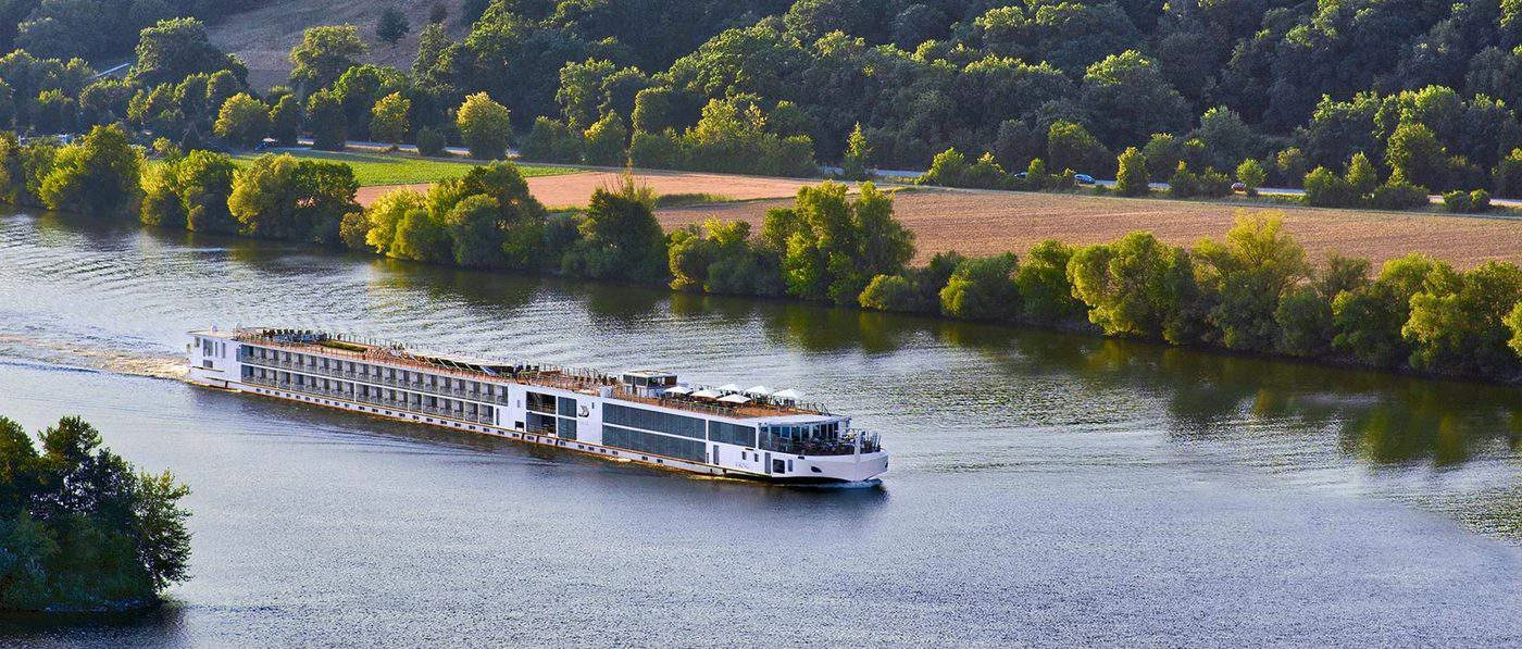 Ocean Cruise Ships