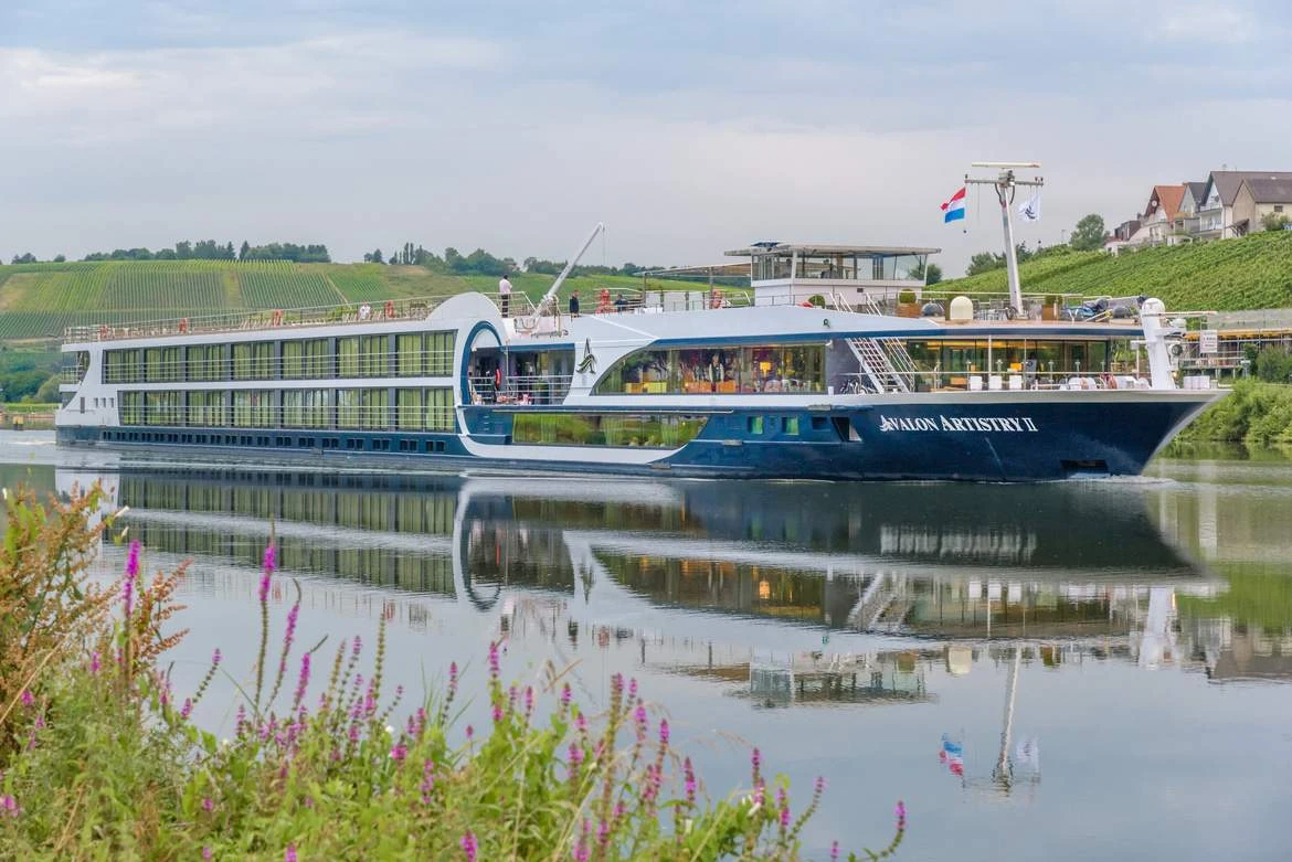 Ocean Cruise Ships