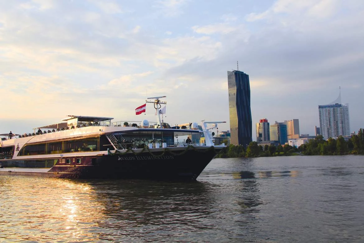 Ocean Cruise Ships