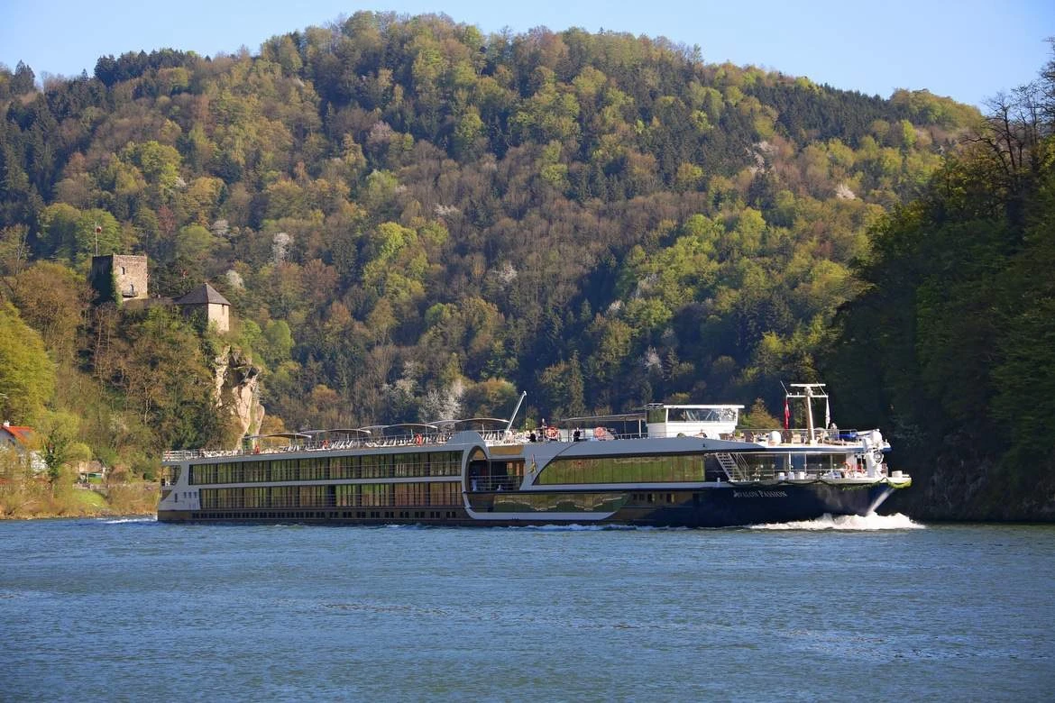 Ocean Cruise Ships