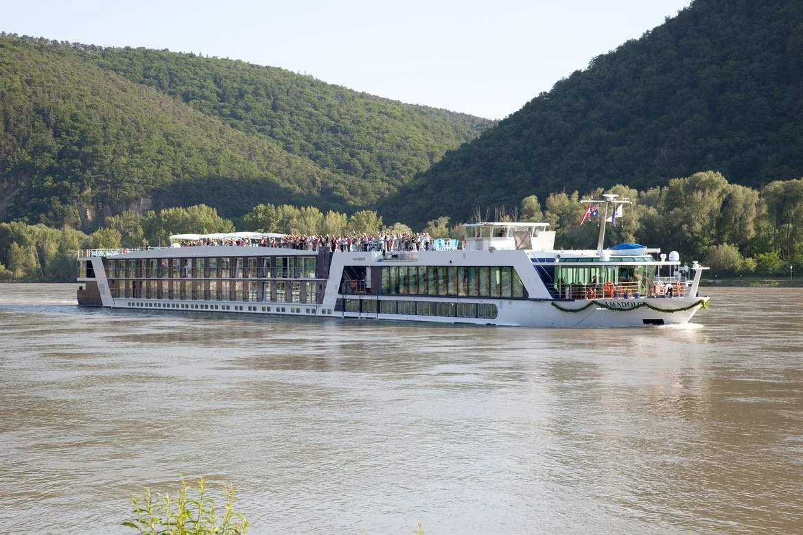 Ocean Cruise Ships