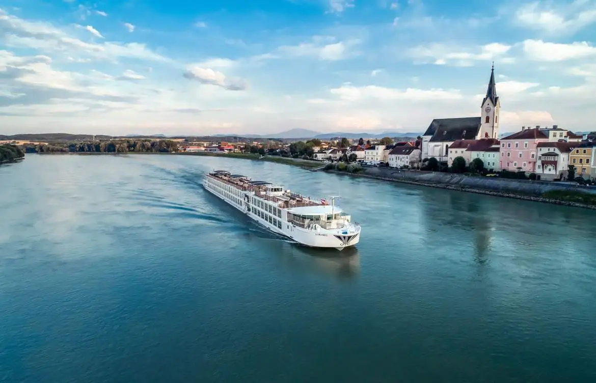 Ocean Cruise Ships