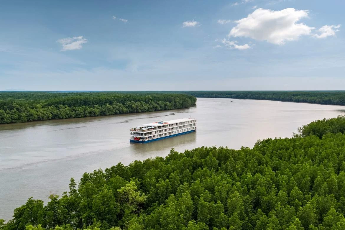 Ocean Cruise Ships