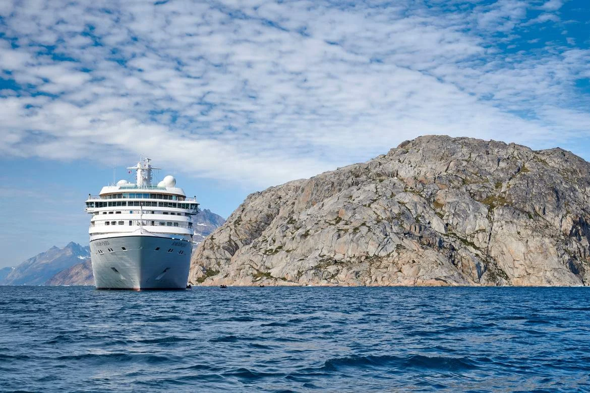 Ocean Cruise Ships