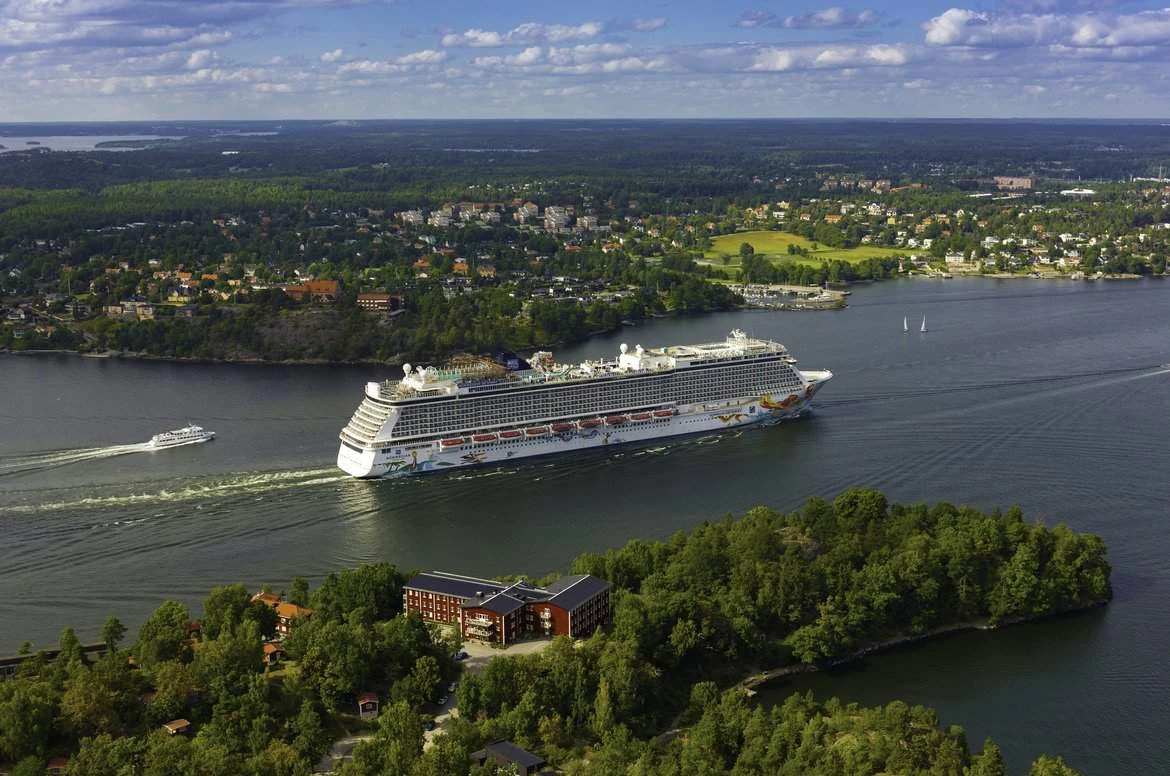 Ocean Cruise Ships