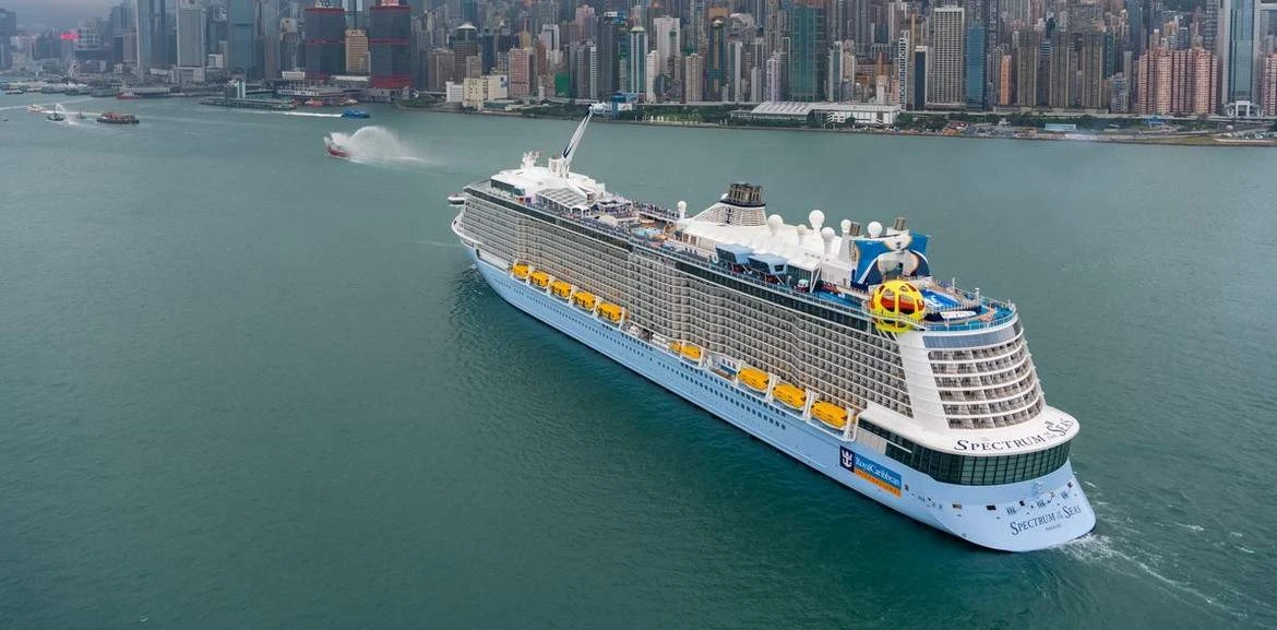 Ocean Cruise Ships