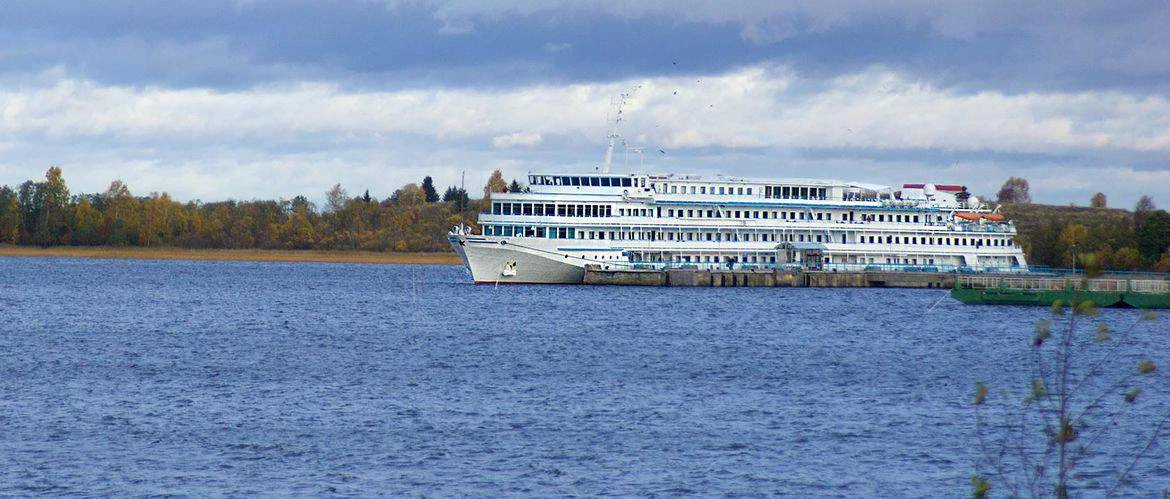 Ocean Cruise Ships