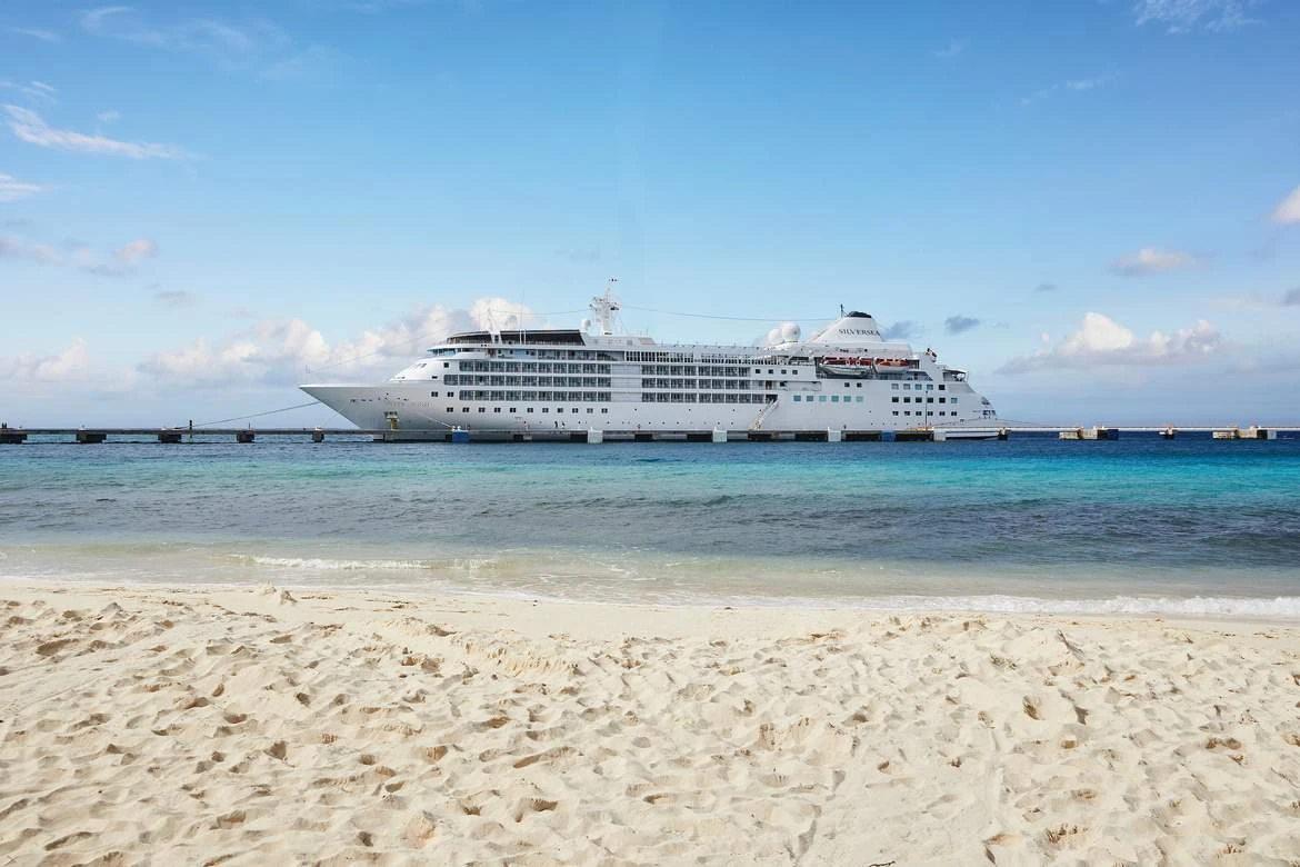 Ocean Cruise Ships