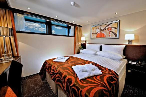 Avalon Visionary Deluxe Stateroom 05