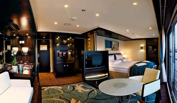 Avalon Waterways Avalon Vista Accommodation Royal Suite 2
