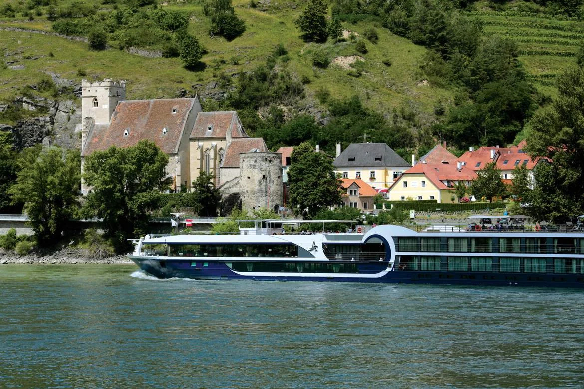 Ocean Cruise Ships