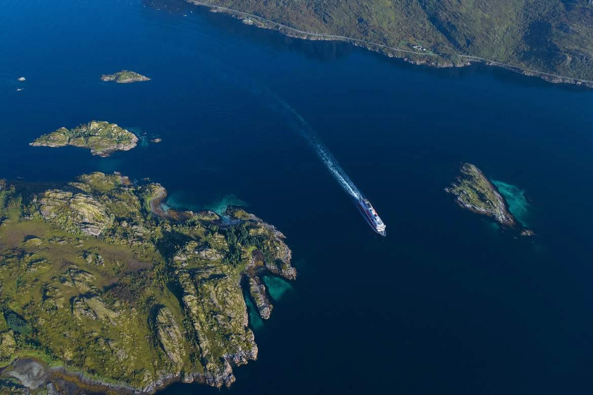 Ocean Cruise Ships