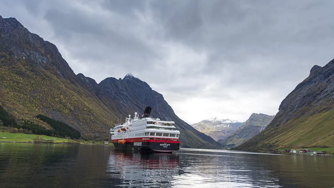 Ocean Cruise Ships