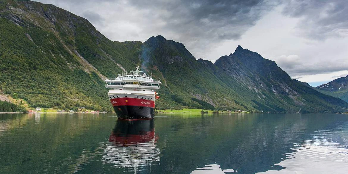 Ocean Cruise Ships