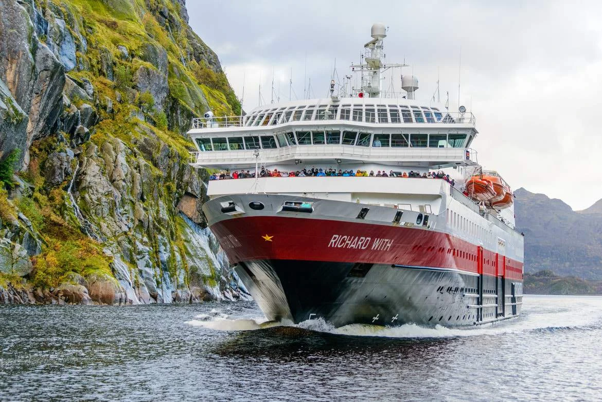 Ocean Cruise Ships