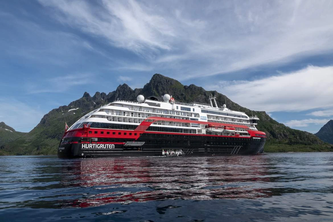 Ocean Cruise Ships