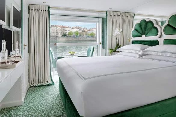 UNIWORLD Boutique River Cruises SS Catherine Accommodaion Stateroom Category 1