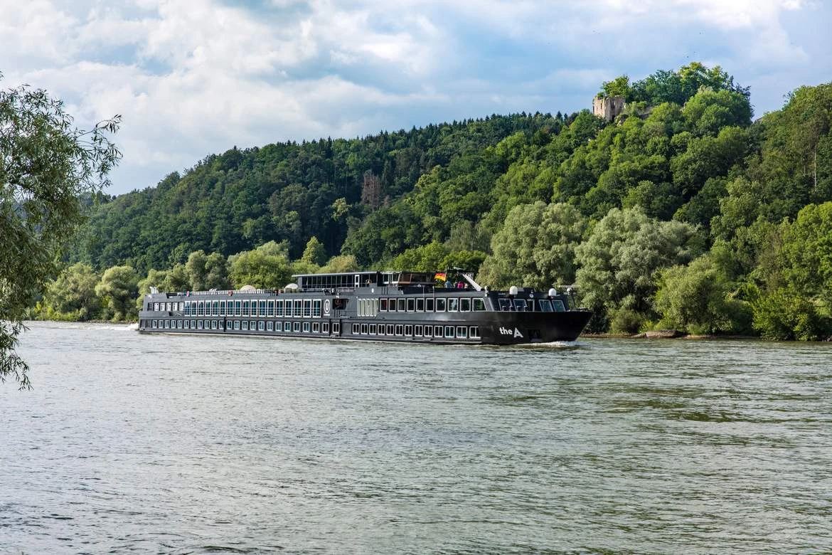 Ocean Cruise Ships