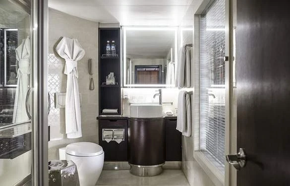 Sanctuary Yangzi Explorer Suite Bathroom