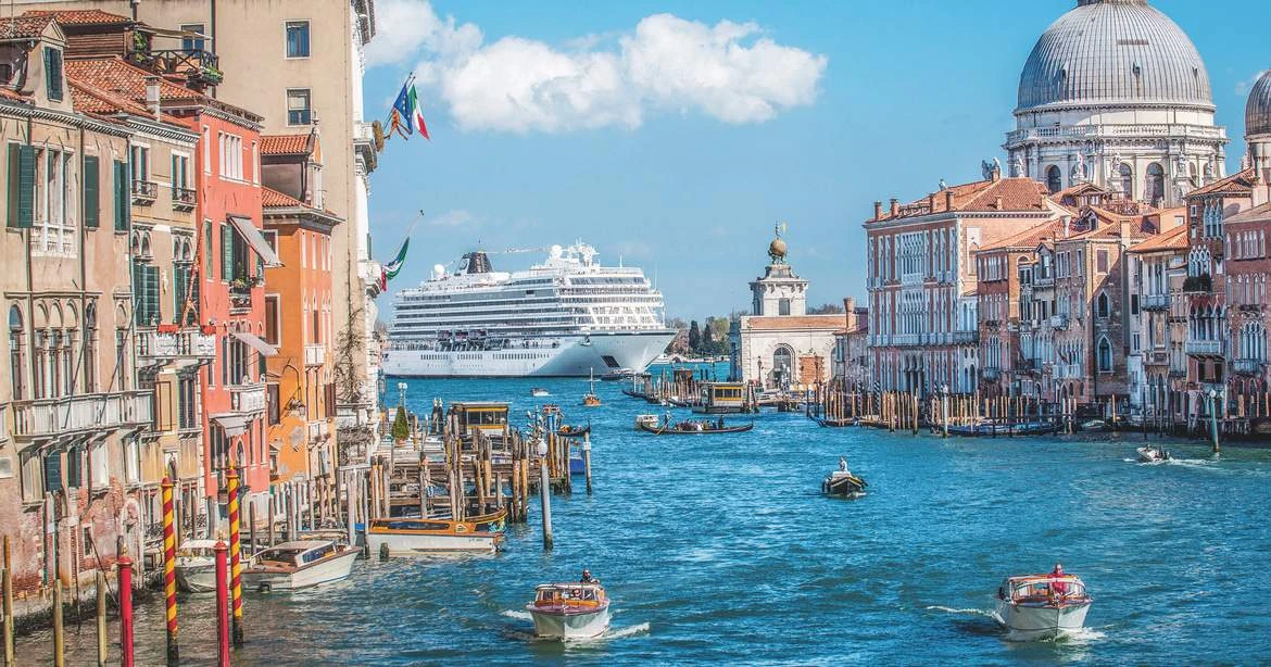 Ocean Cruise Ships