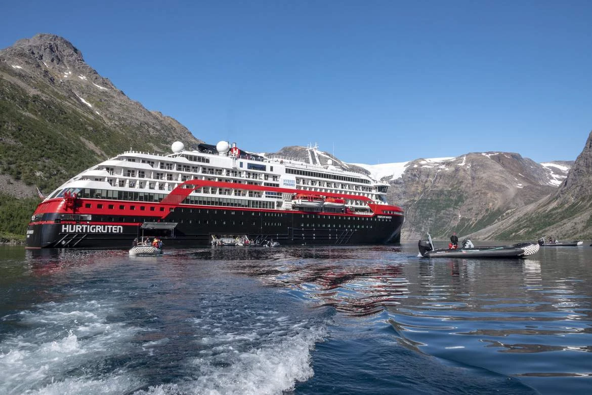 Ocean Cruise Ships