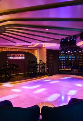 Astern Lounge