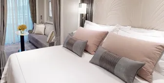 Deluxe Veranda Suite