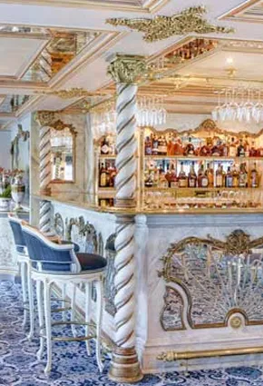 Maria Theresa Lounge