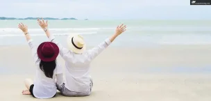 couple with sun hats