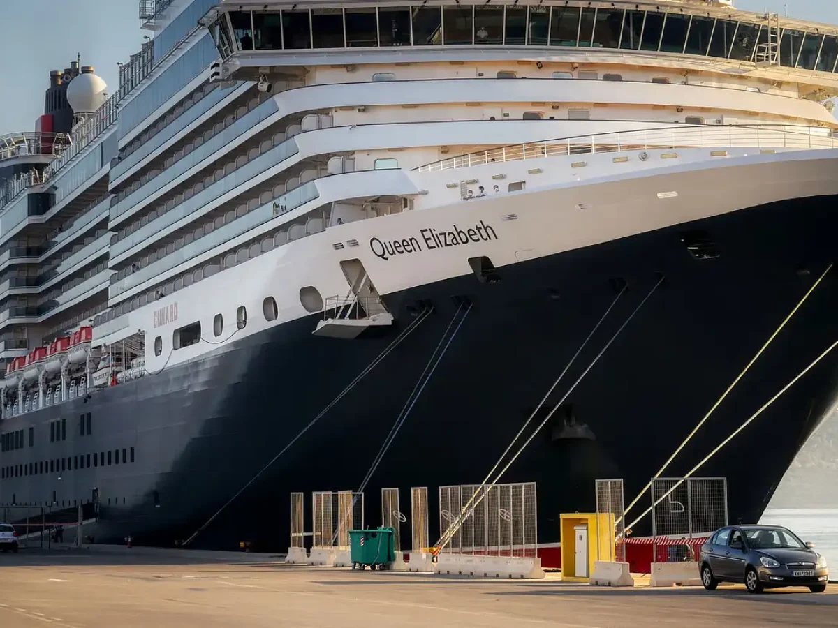 Queen Elizabeth - Under the Bridge, image size:1200x900